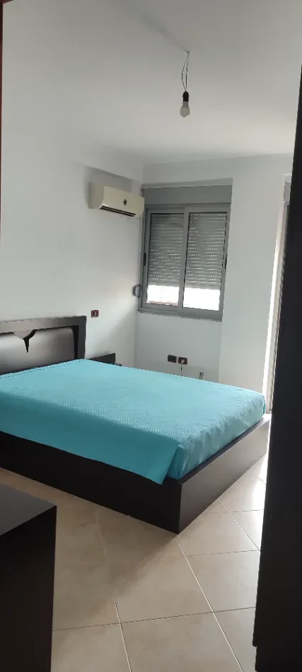 Tirane, jepet me qera apartament 2+1+Ballkon Kati 7, 99 m² 850 € (Rruga e Kavajes, Condor Center)