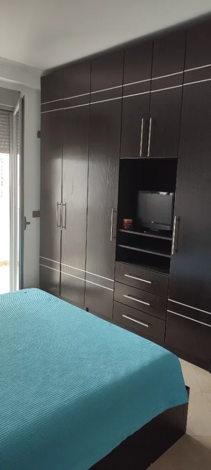 Tirane, jepet me qera apartament 2+1+Ballkon Kati 7, 99 m² 850 € (Rruga e Kavajes, Condor Center)