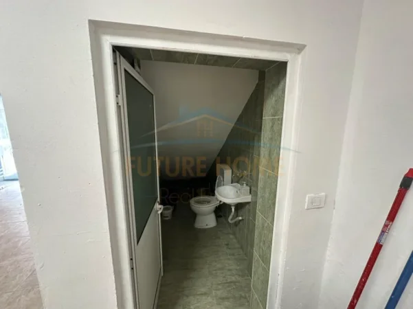 Tirane, jepet me qera ambjent biznesi Kati 0, 70 m² 650 € (Ish Blloku , Gjimnazi Petro Nini)