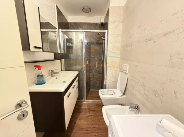 Tirane, jepet me qera apartament 2+1 Kati 6, 92 m² 530 € (Unaza e Re)