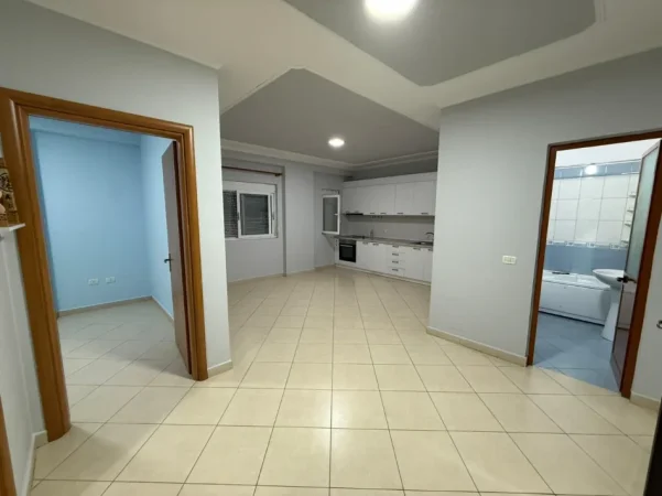Tirane, jap me qera apartament 2+1+Ballkon Kati 4, 86 m² 500 € (Rruga Riza Cerova, 100 metra para shkolles 4Deshmoret)