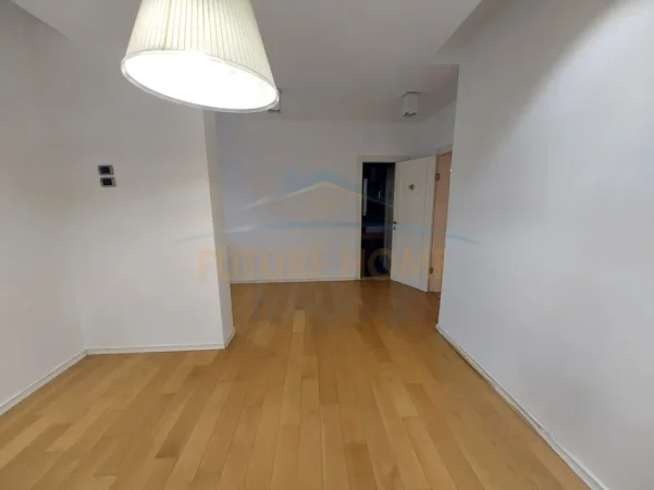 Tirane, Qera Apartament 2+1 per Zyra, Kati 1, 139 m² 2.000 € (Blloku)