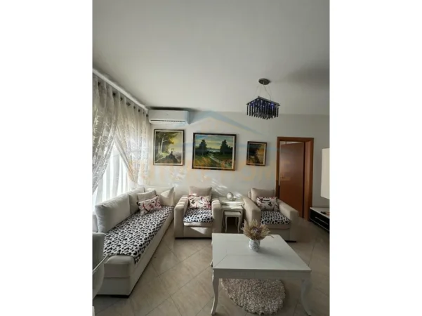 Tirane, jepet me qera apartament 1+1 Kati 3, 71 m² 400 € (Rruga Muhamed Deliu,Fresk)