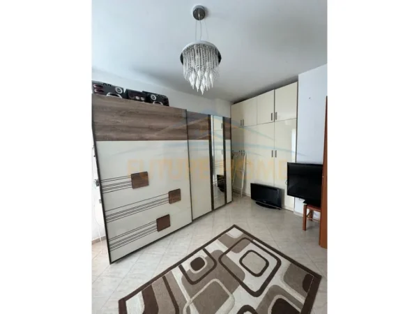 Tirane, jepet me qera apartament 1+1 Kati 3, 71 m² 400 € (Rruga Muhamed Deliu,Fresk)