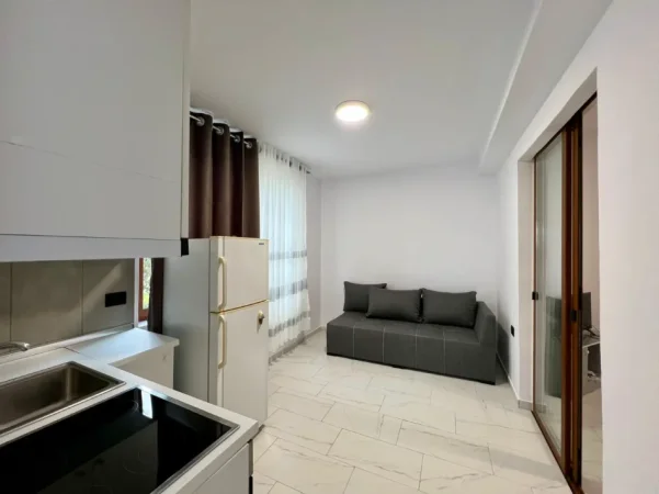 Tirane, jepet me qera apartament 1+1+Ballkon Kati 2, 55 m² 300 € (Rruga Mihal Grameno)