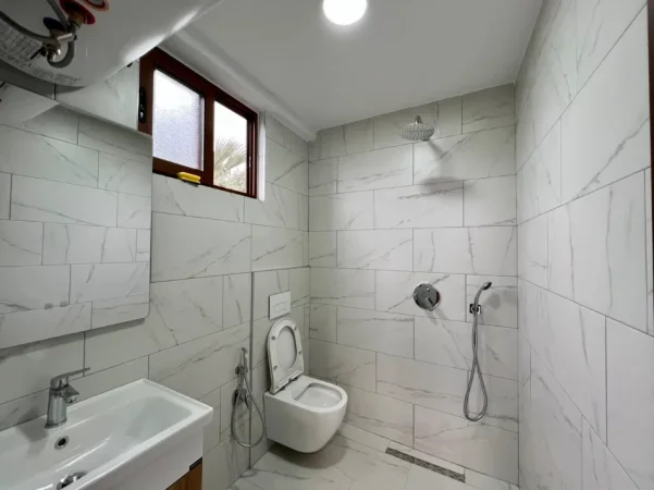 Tirane, jepet me qera apartament 1+1+Ballkon Kati 2, 55 m² 300 € (Rruga Mihal Grameno)