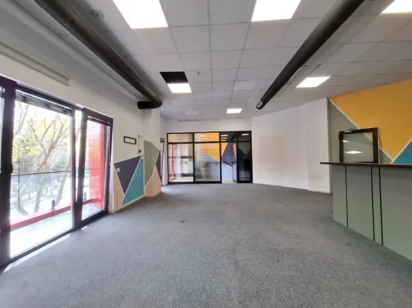 Jepet me Qira Ambjent/Zyre Premium Open space & 2wc+2Bllk. 📍 Kompleksi Arlis/ Farmacia 10 🔥 CMIMI: 2,200 Euro 🔥