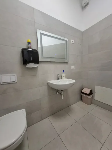 Jepet me Qira Ambjent/Zyre Premium Open space & 2wc+2Bllk. 📍 Kompleksi Arlis/ Farmacia 10 🔥 CMIMI: 2,200 Euro 🔥