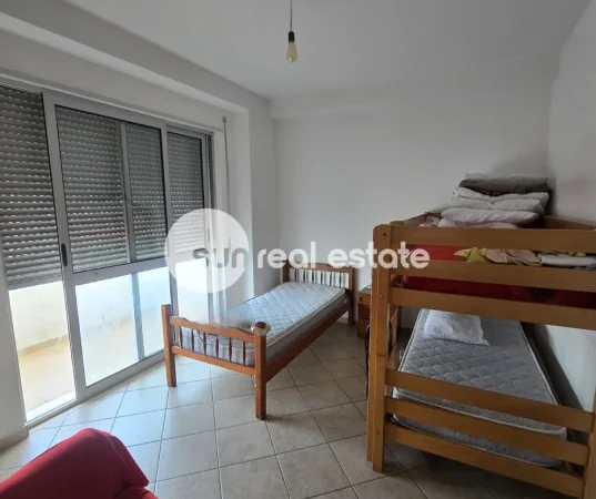 Shkoder, jepet me qera apartament 2+1+Ballkon Kati 8, 80 m² (QENDER)