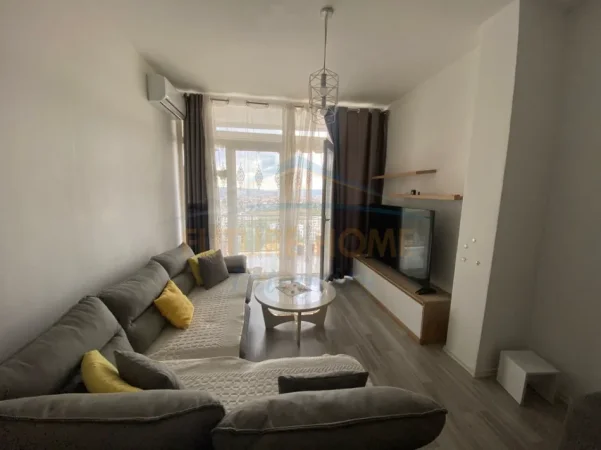 Tirane, jepet me qera apartament 1+1 Kati 1, 108 m² 420 € (Rruga e Dajtit)