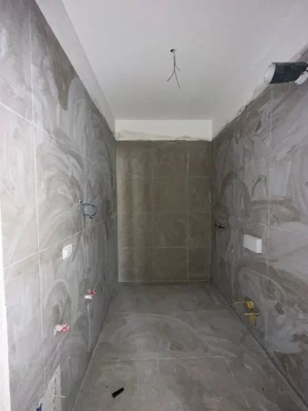 Tirane, shitet apartament 1+1 Kati 3, 71 m² 180.000 € (CORNER REZIDENCE)