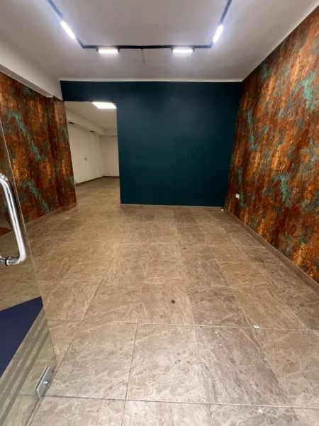 Tirane, jepet me qera ambjent biznesi Kati 0, 75 m² 65.001 € (Sami Frasheri)