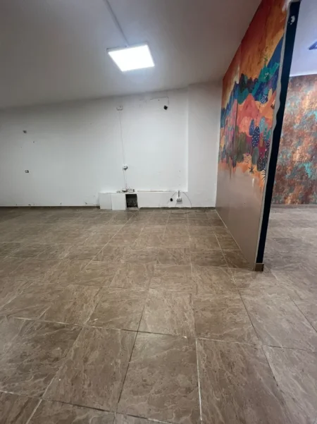 Tirane, jepet me qera ambjent biznesi Kati 0, 75 m² 65.001 € (Sami Frasheri)