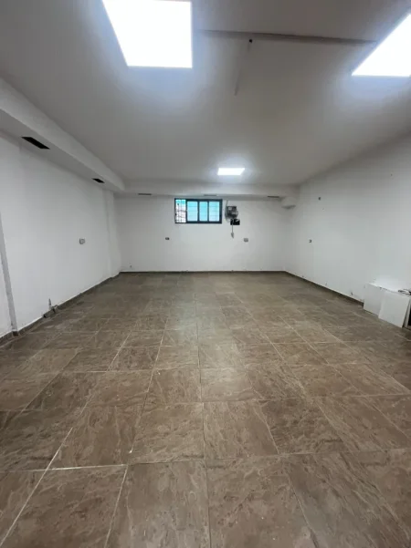 Tirane, jepet me qera ambjent biznesi Kati 0, 75 m² 65.001 € (Sami Frasheri)