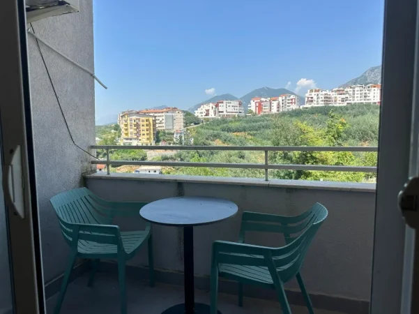Tirane, jepet me qera apartament 2+1+Ballkon Kati 2, 107 m² 420 € (Fresku)