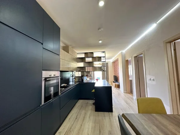 Tirane, jepet me qera apartament 2+1+Ballkon Kati 2, 107 m² 420 € (Fresku)