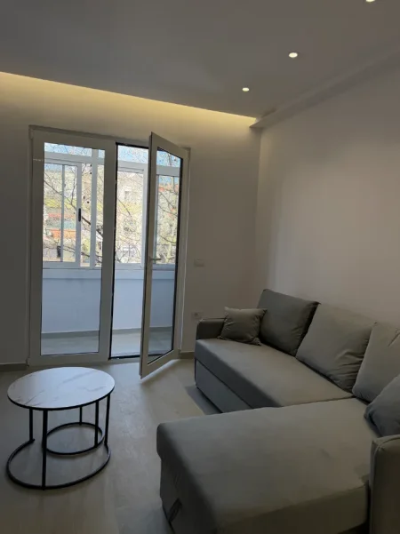 Tirane, jepet me qera apartament 2+1 Kati 6, 110 m² 620 € (fusha e aviacionit)