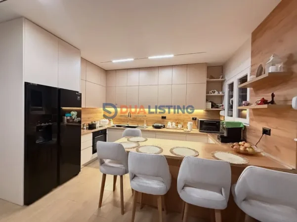 Tirane, jepet me qera apartament 2+1 Kati 0, 86 m² 750 €