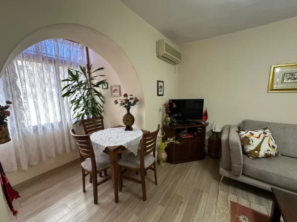 Tirane, shitet apartament 1+1+Ballkon Kati 3, 53 m² (Ambasada Amerikane)