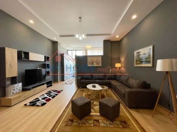 Tirane, jepet me qera apartament 1+1+Ballkon Kati 1, 115 m² 600 € (Rruga Peti)