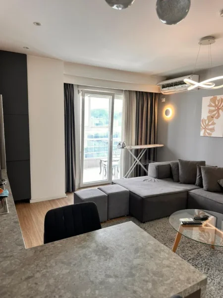 Tirane, jepet me qera apartament 1+1+Ballkon Kati 9, 65 m² 700 € (Ish Stacioni i Treni/Kompleksi Usluga)