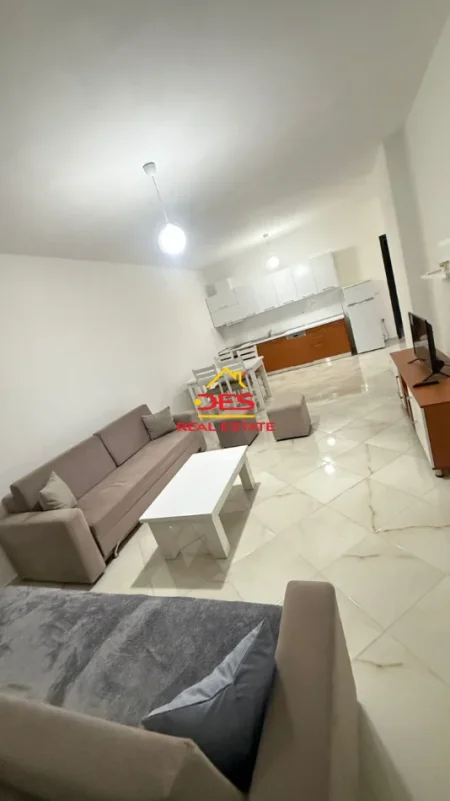 Vlore, jepet me qera apartament 2+1+Ballkon Kati 7, 90 m² 500 € (Rruga Shaban Demiraj)