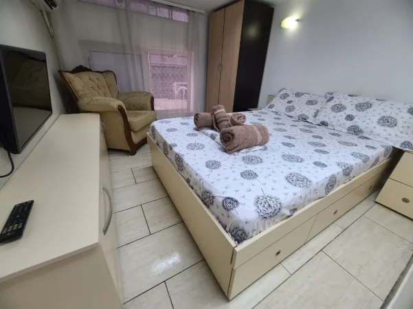 Tirane, jepet me qera apartament 1+1+Ballkon Kati 2, 49 m² 370 € (Rruga 5maji prane qendres tregtare concord)