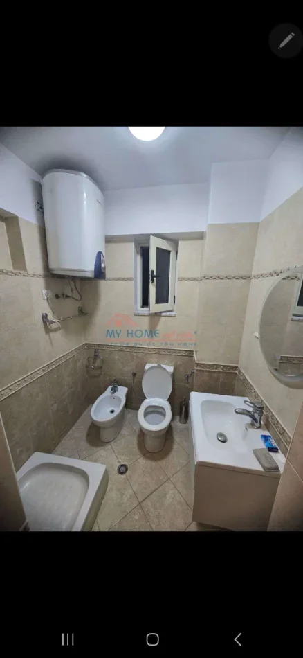 Tirane, jepet me qera apartament 1+1+Ballkon Kati 7, 75 m² 650 € (Rruga e Barrikadave)