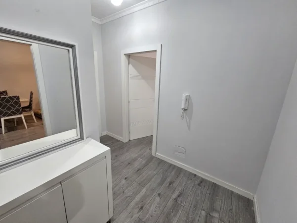 Tirane, jepet me qera apartament 2+1+Ballkon Kati 8, 100 m² 500 € (ASTIR)