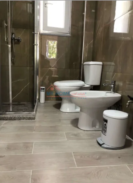 jepet me qera apartament 1+1+Ballkon Kati 2, 60 m² 450 € (Rruga Kongresi i Manastirit)