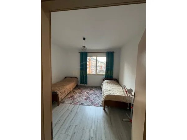 Tirane, jepet me qera apartament 2+1 Kati 4, 100 m² 600 € (Unaza e re)