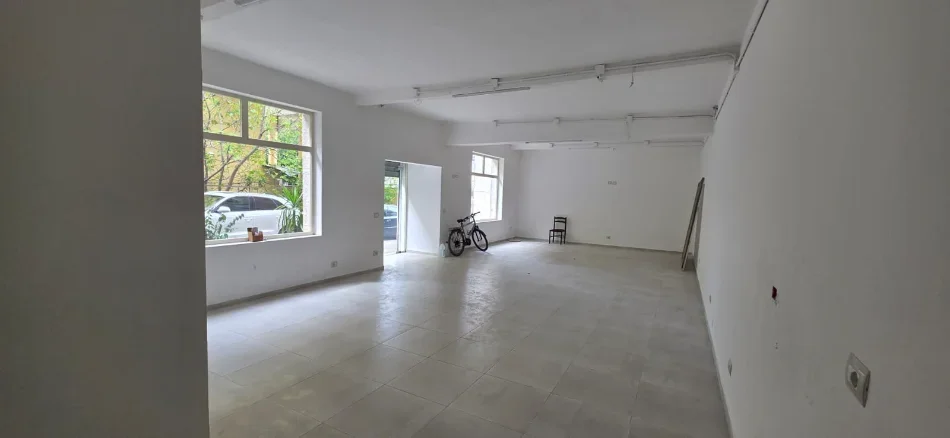 Tirane, jepet me qera dyqan Kati 0, 100 m² 1.500 € (Tregu Elektrik)