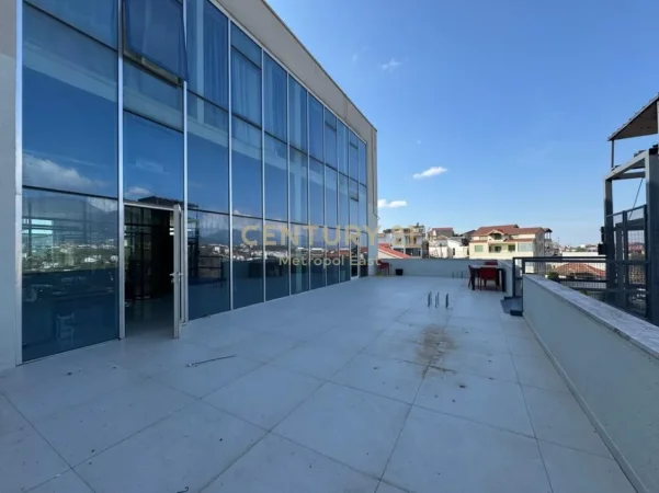Tirane, jepet me qera ambjent biznesi Kati 1, 300 m² 2.500 € (sauk i ri)