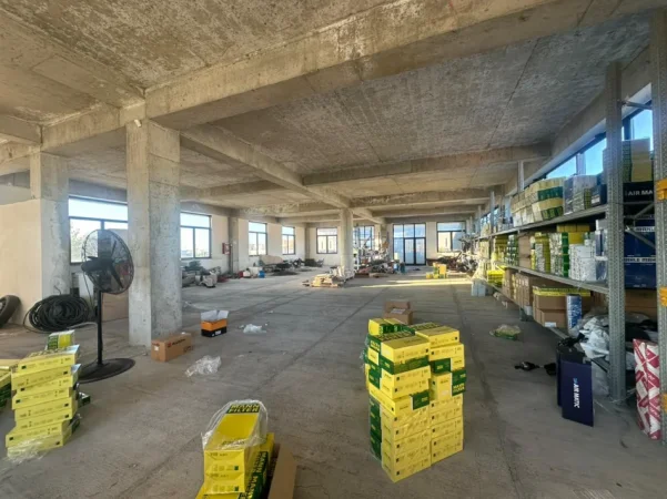 Tirane, jepet me qera ambjent biznesi Kati 2, 400 m² 1.000 € (Pranë Delta Pharma)