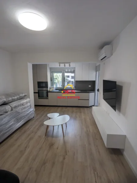 Vlore, shitet apartament 1+1+Ballkon Kati 2, 67 m² 143.000 € (Lungomare)