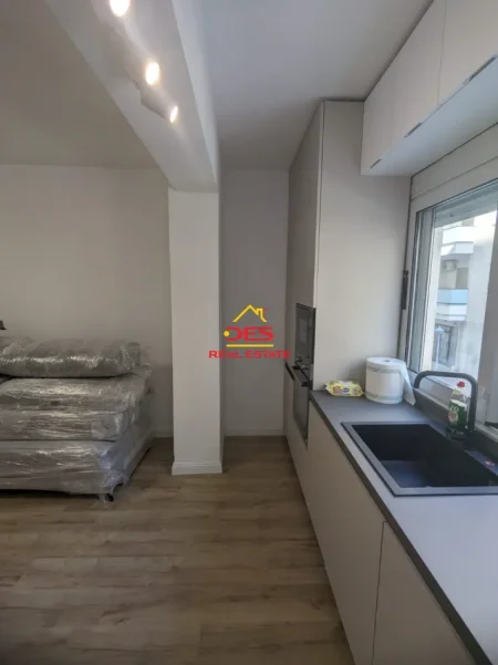 Vlore, shitet apartament 1+1+Ballkon Kati 2, 67 m² 143.000 € (Lungomare)