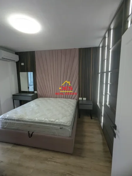 Vlore, shitet apartament 1+1+Ballkon Kati 2, 67 m² 143.000 € (Lungomare)
