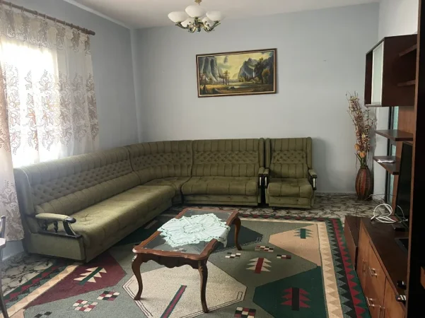 Tirane, jepet me qera 3+1 , 550 €
