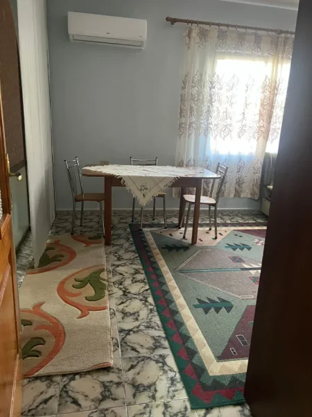 Tirane, jepet me qera 3+1 , 550 €
