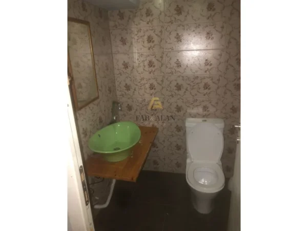 Tirane, shitet dyqan Kati 0, 300 m² 1.500.000 € (Myslym Shyri)