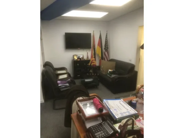 Tirane, shitet dyqan Kati 0, 300 m² 1.500.000 € (Myslym Shyri)