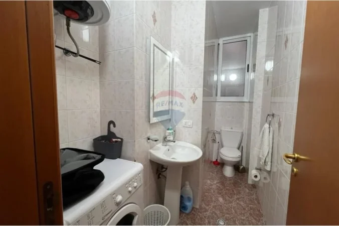 Tirane, jepet me qera 2+1 , 110 m² 800 € (Rruga e Kavajes)
