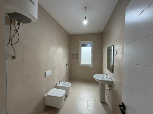 Tirane, jepet me qera apartament 2+1 Kati 6, 450 € 