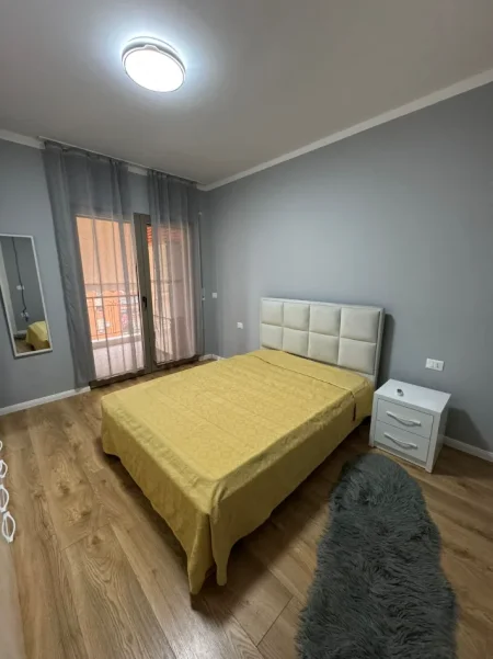 Tirane, jepet me qera apartament 1+1+Aneks+Ballkon Kati 4, 75 m² 800 € (Rruga Kavajes)