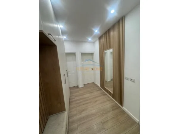 Tirane, jepet me qera apartament 1+1+Ballkon Kati 4, 60 m² 620 € (ferit xhajko)