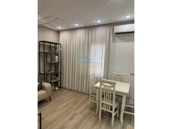 Tirane, jepet me qera apartament 1+1+Ballkon Kati 4, 60 m² 620 € (ferit xhajko)