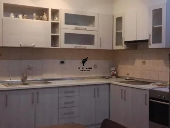 Tirane, jepet me qera zyre Kati 1, 130 m² 1.300 € (SELVIA)