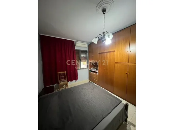Tirane, jepet me qera apartament 2+1+Ballkon Kati 2, 94 m² 600 € (Vasil Shanto)