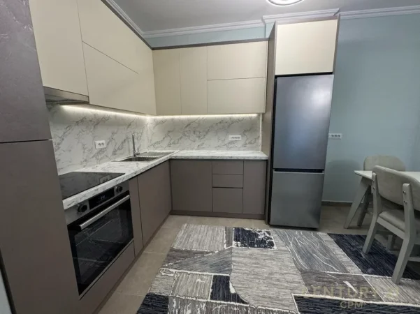 Tirane, jepet me qera apartament 2+1+Ballkon Kati 6, 100 m² 800 € (bulevardi i ri)