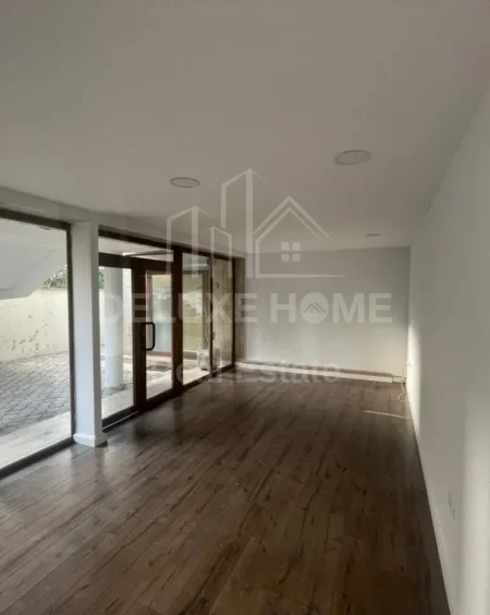 Tirane, jepet me qera ambjent biznesi Kati -1, 165 m² 1.600 € 